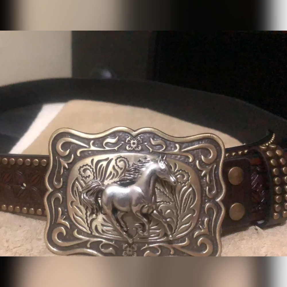 Beautiful New 47" PU brown leather belt and horse belt buckle